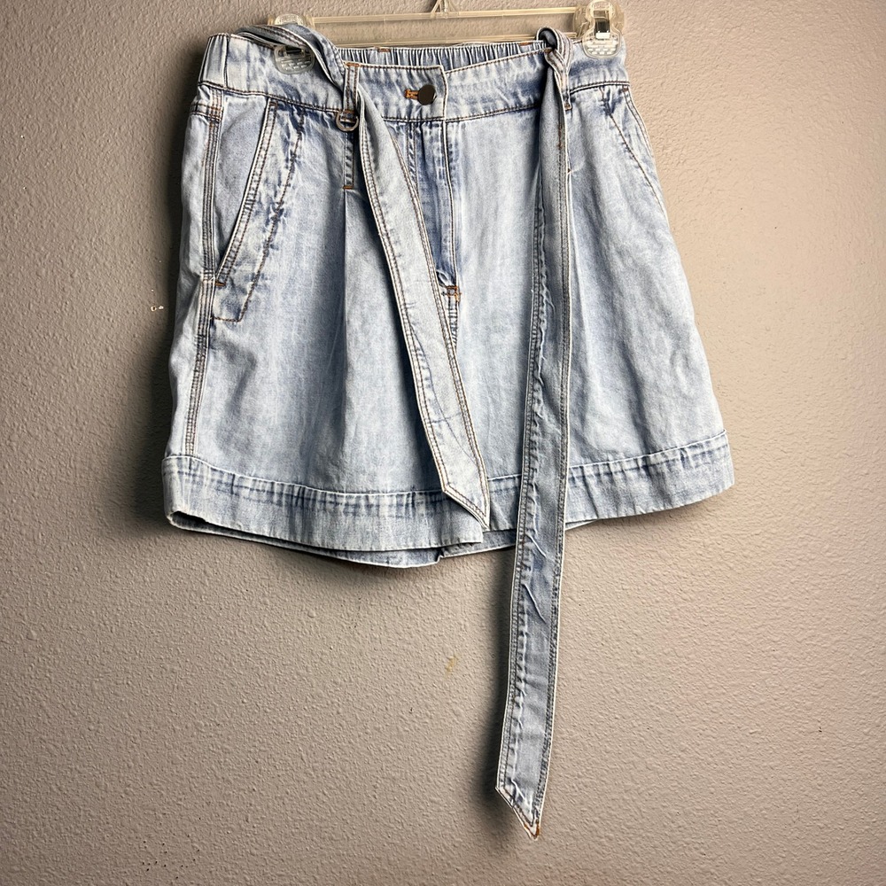 LOFT Womens Light Wash Denim Paperbag Waist Belted Shorts 38587900 Size 2 NEW